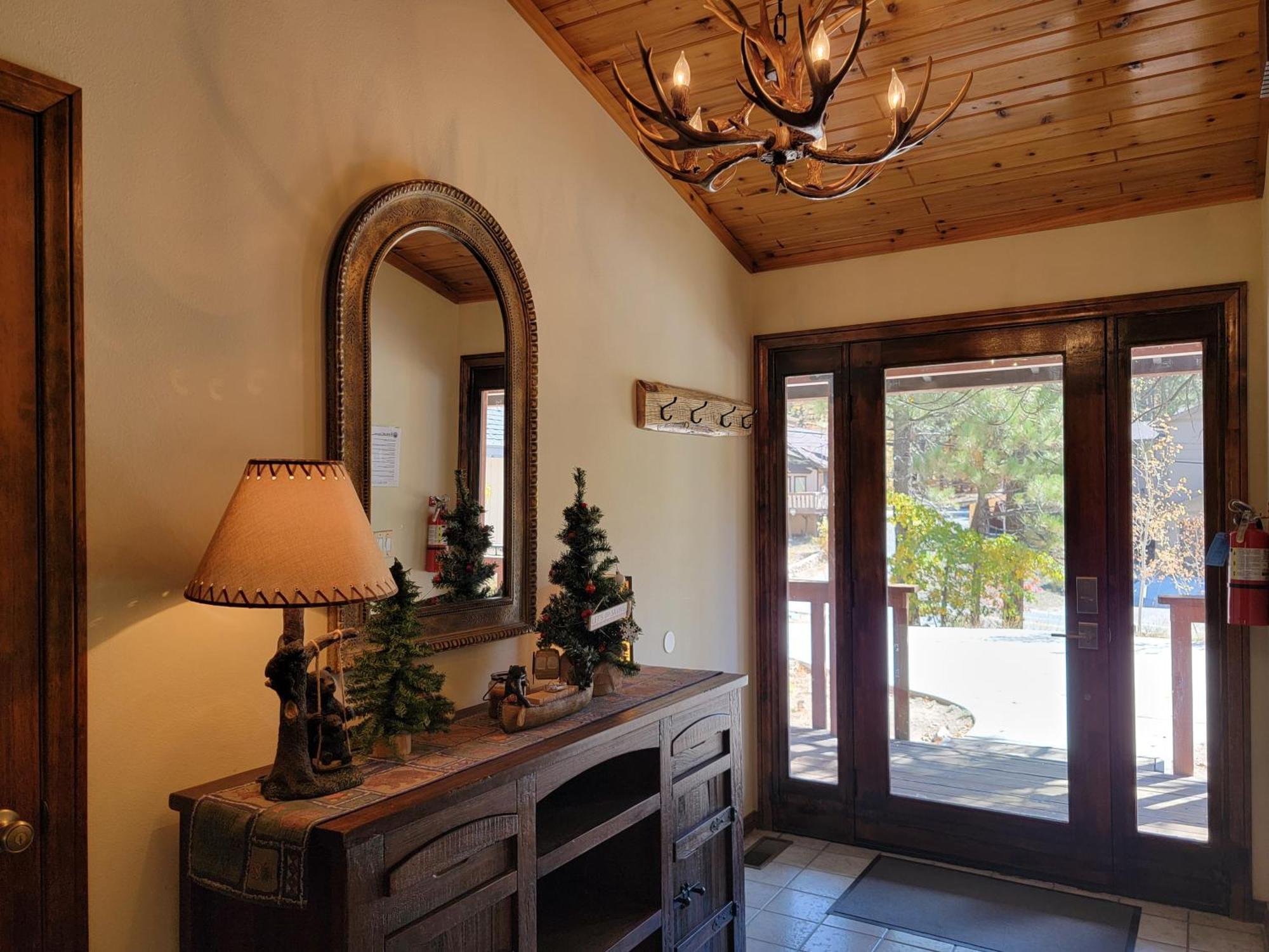 Four Seasons Getaway-Private Hot Spa With Pine Tree Views-Walk To Village And Pineknot Trailhead-Plus King Bed! Big Bear Lake Exterior foto