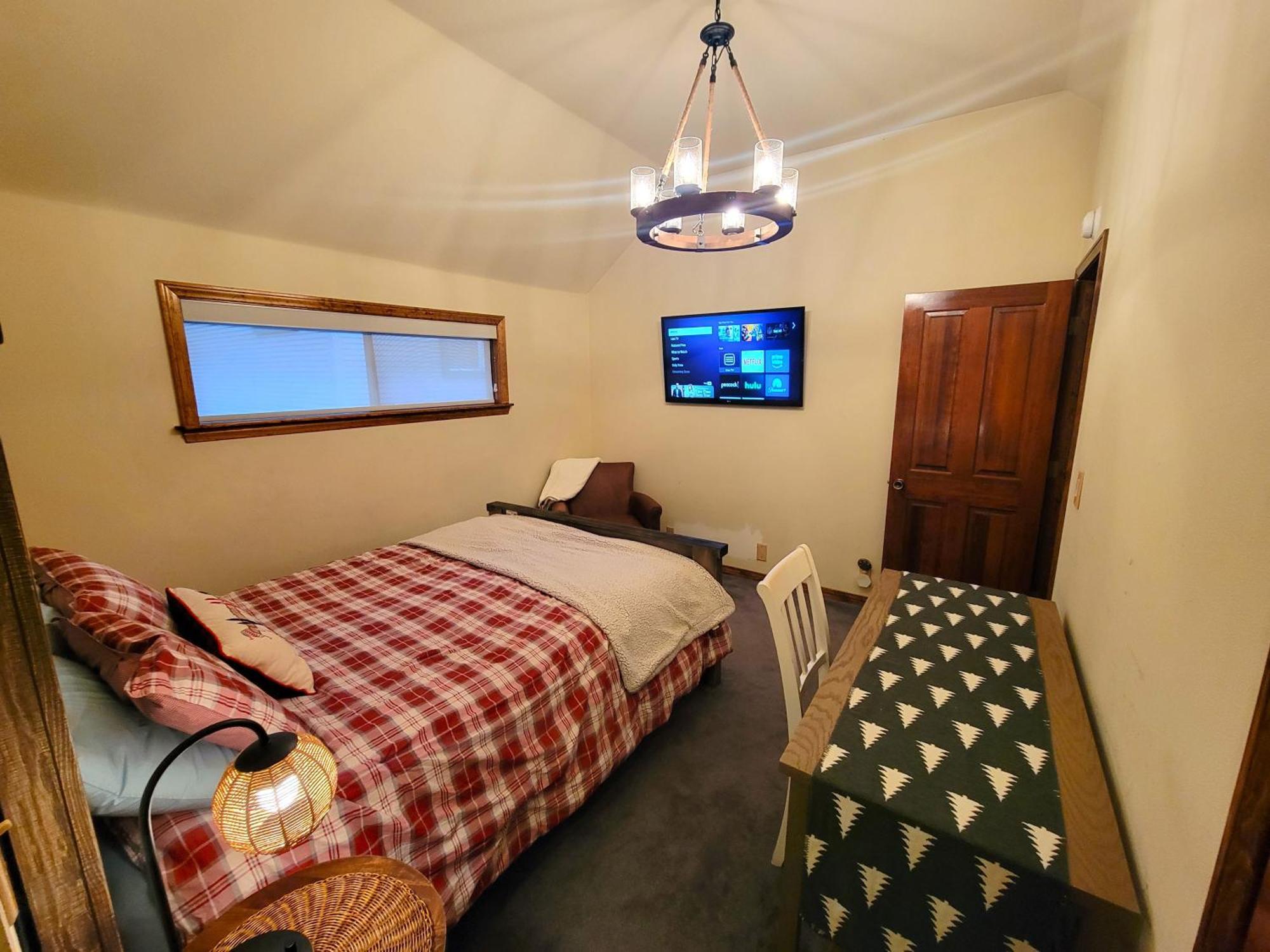 Four Seasons Getaway-Private Hot Spa With Pine Tree Views-Walk To Village And Pineknot Trailhead-Plus King Bed! Big Bear Lake Exterior foto